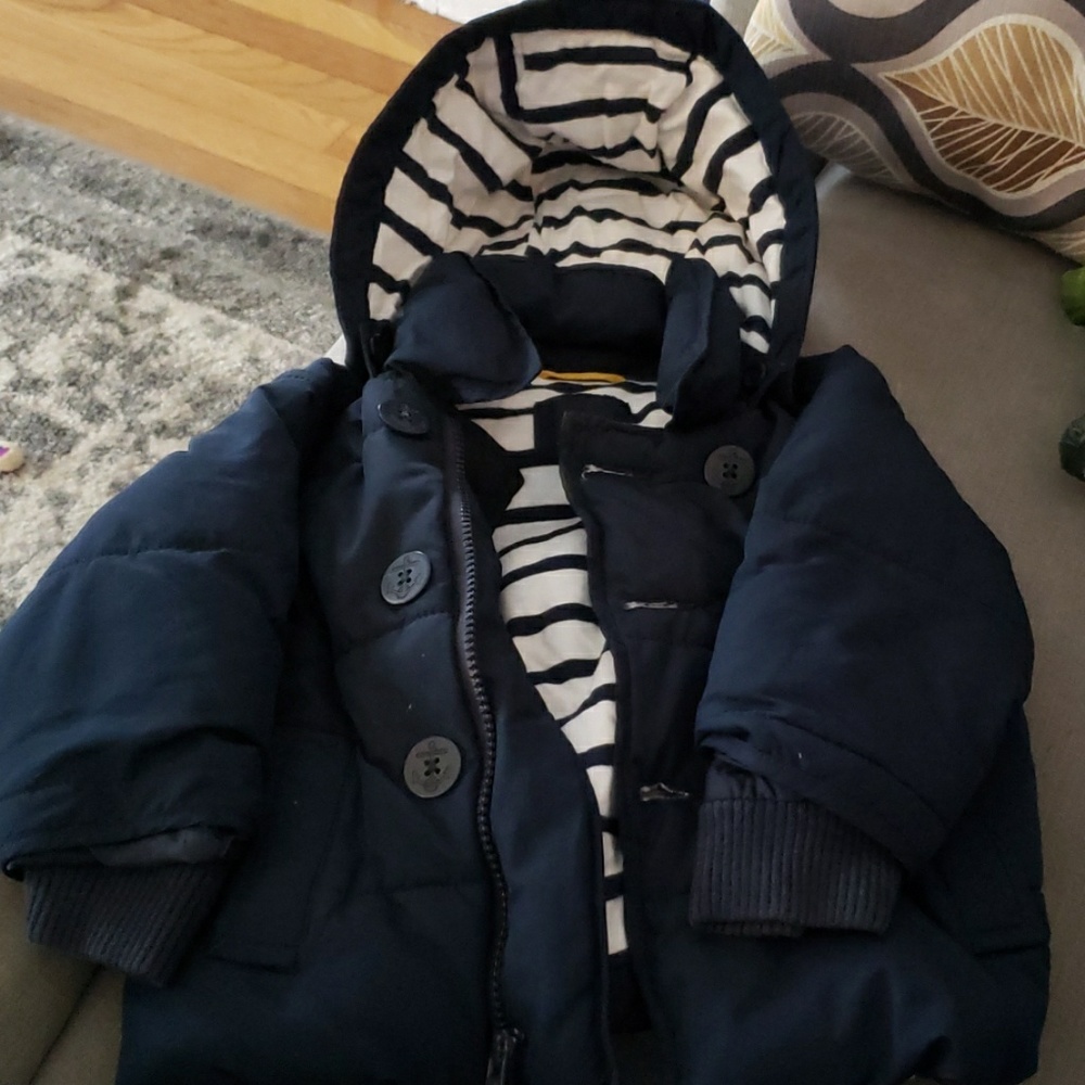 Winter jacket with detachable hood
